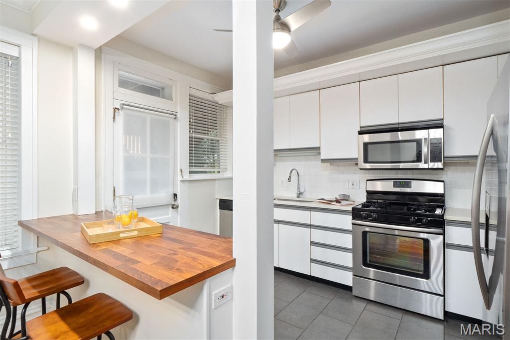 6318 Southwood Avenue Unit: 2E