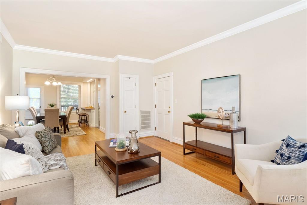 6318 Southwood Avenue Unit: 2E