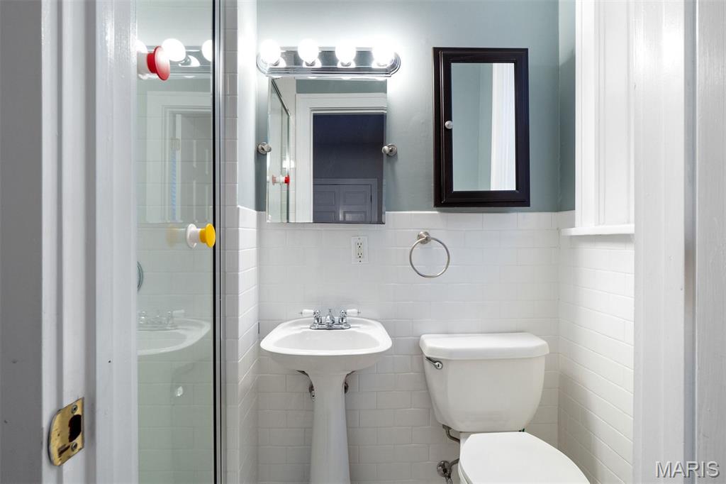 6318 Southwood Avenue Unit: 2E