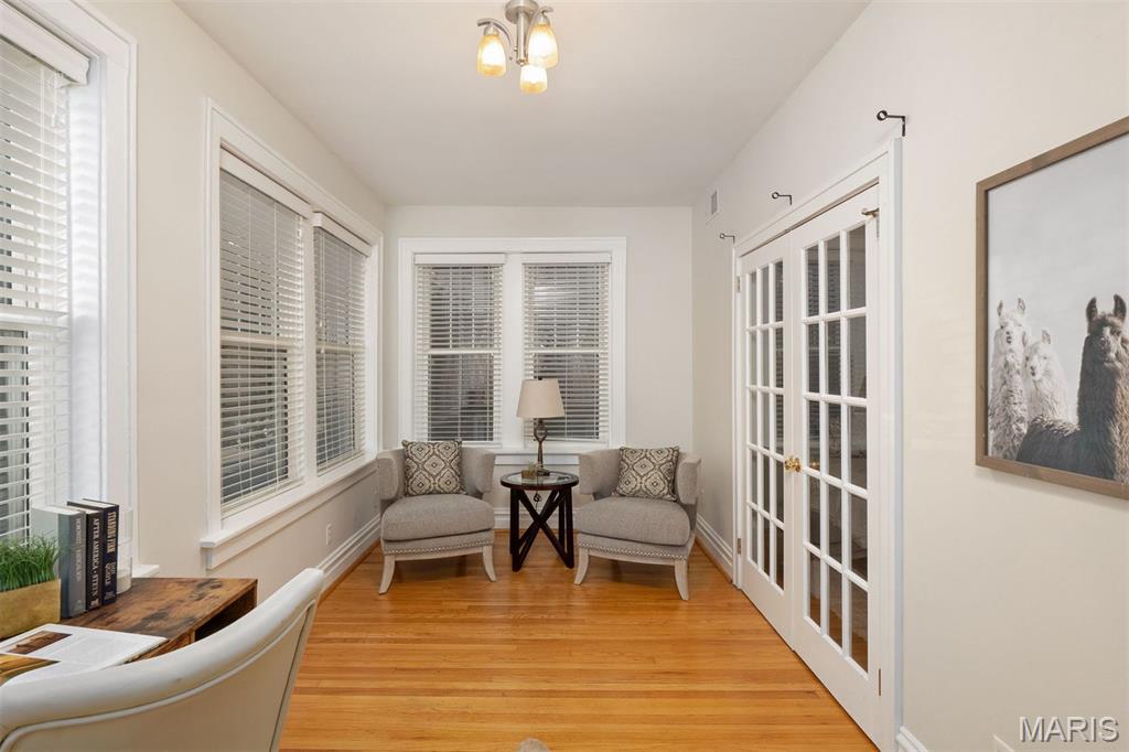 6318 Southwood Avenue Unit: 2E