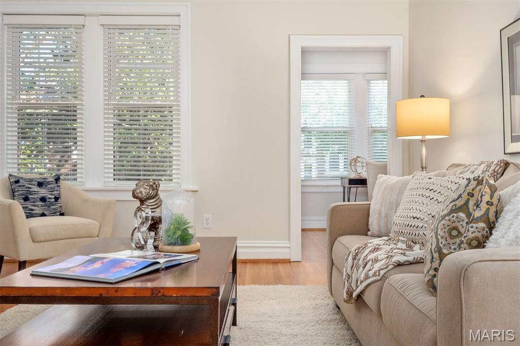 6318 Southwood Avenue Unit: 2E