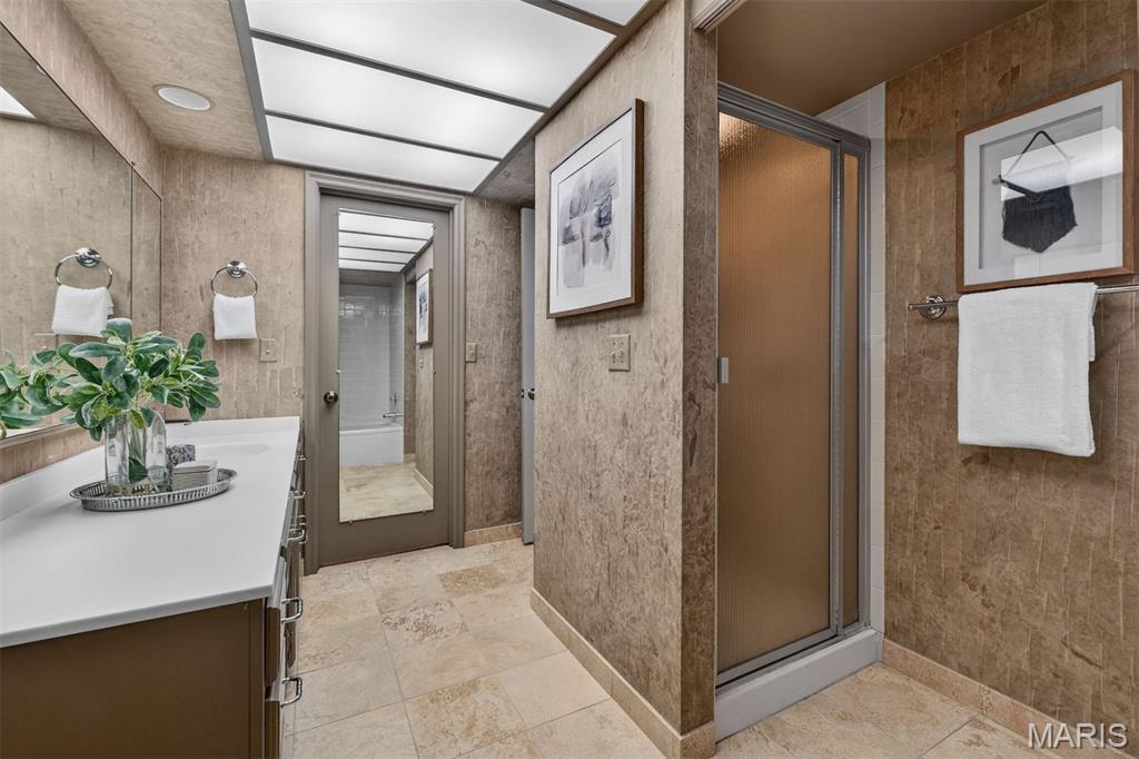 170 N Brentwood Boulevard