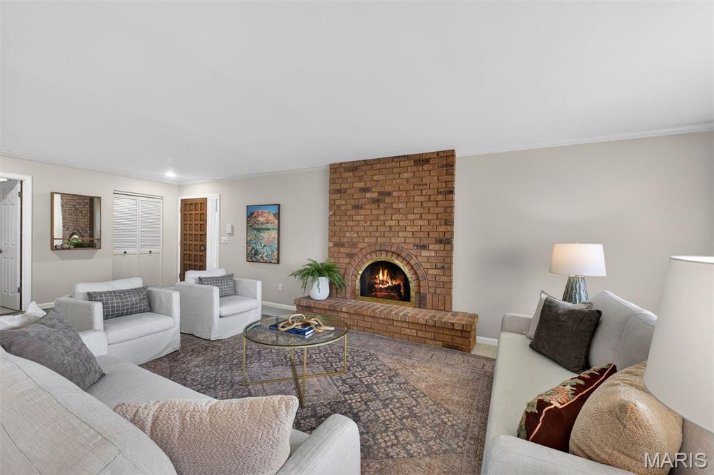 170 N Brentwood Boulevard