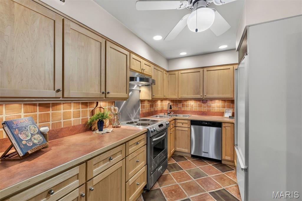 170 N Brentwood Boulevard