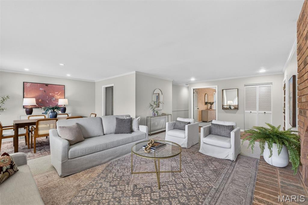 170 N Brentwood Boulevard