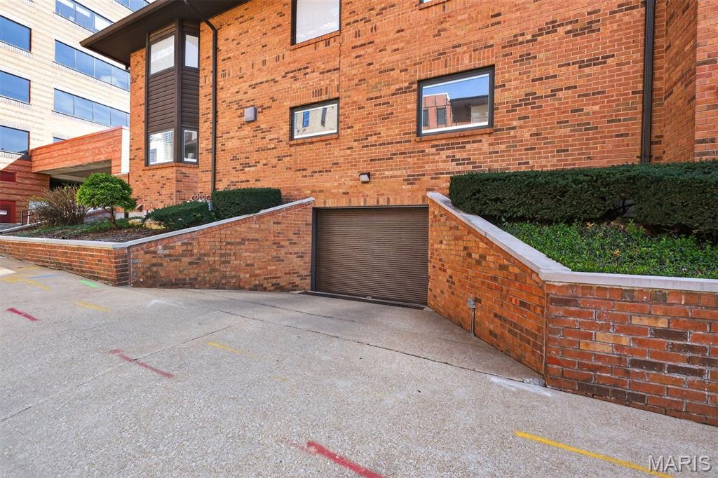 170 N Brentwood Boulevard