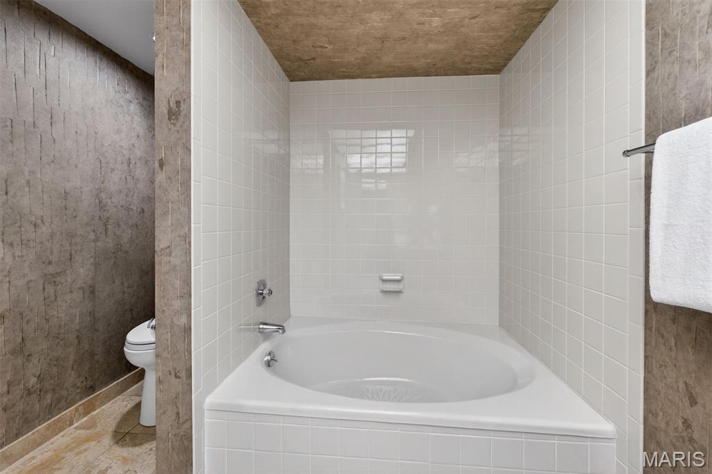 170 N Brentwood Boulevard