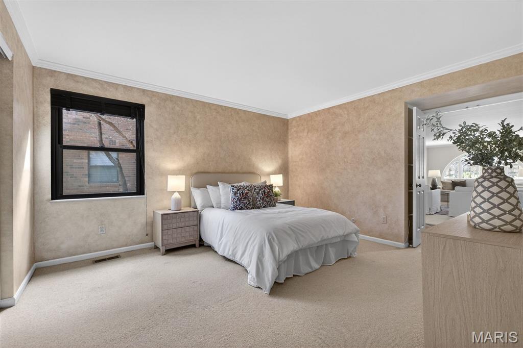 170 N Brentwood Boulevard