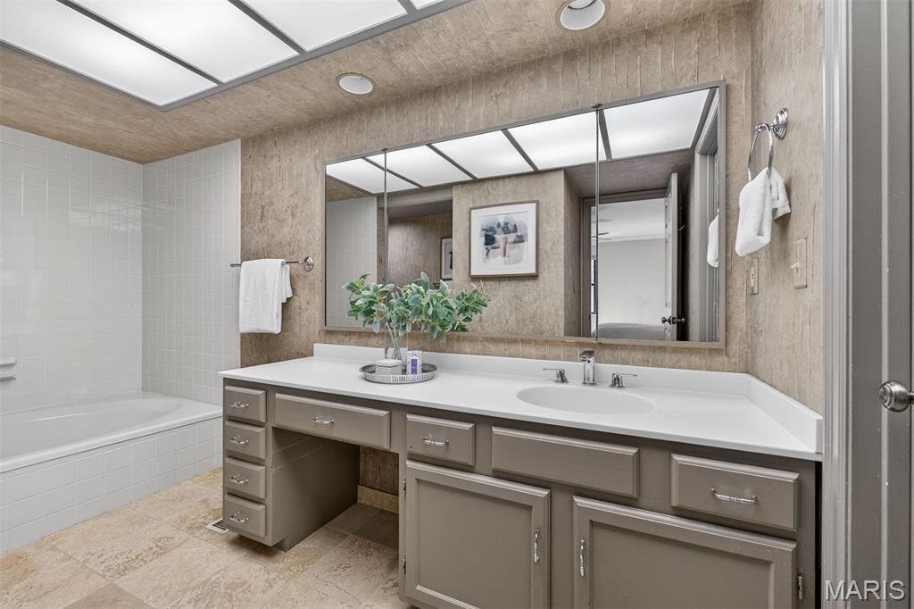 170 N Brentwood Boulevard