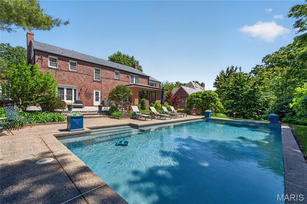 98 Lake Forest Drive