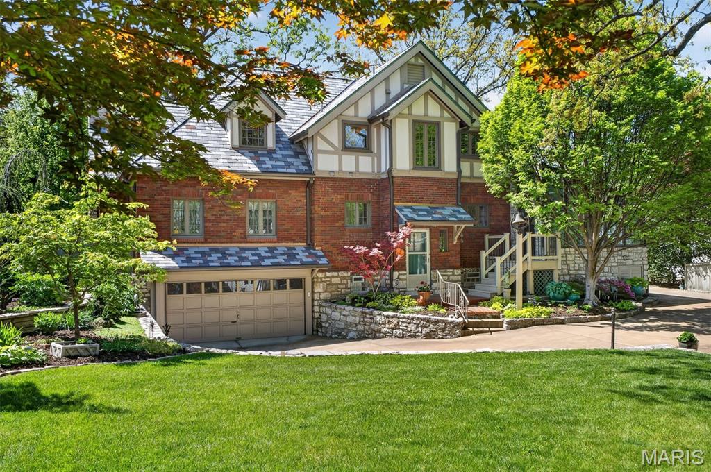 624 Locksley Place