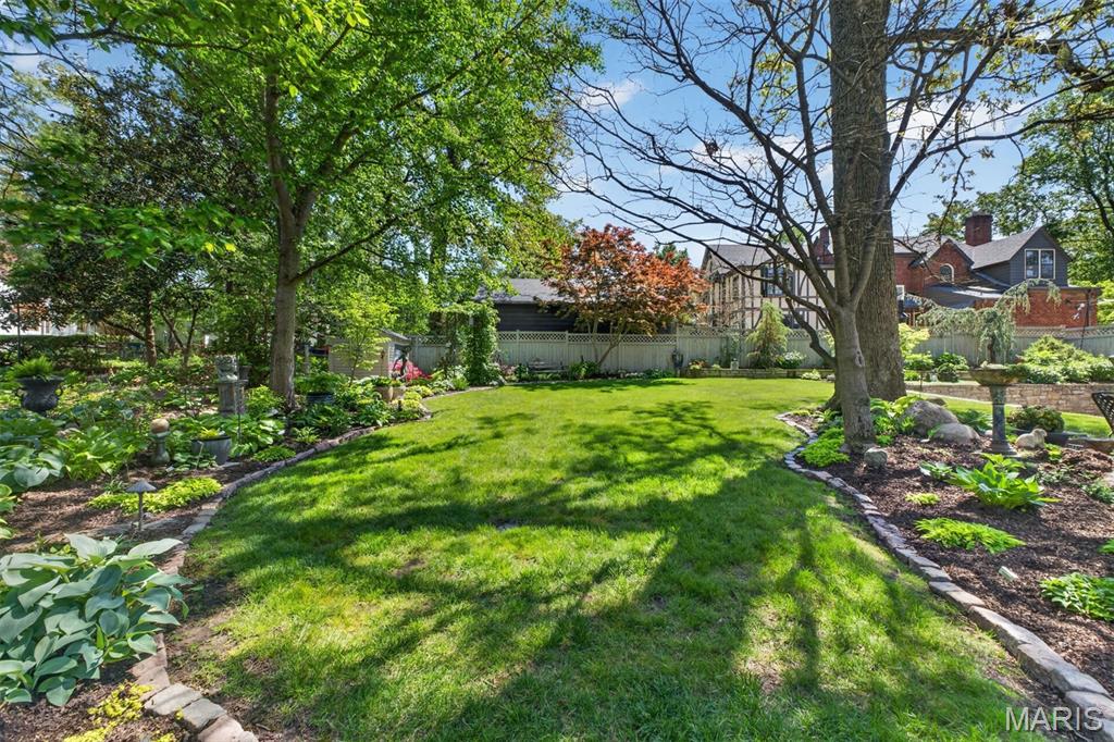 624 Locksley Place