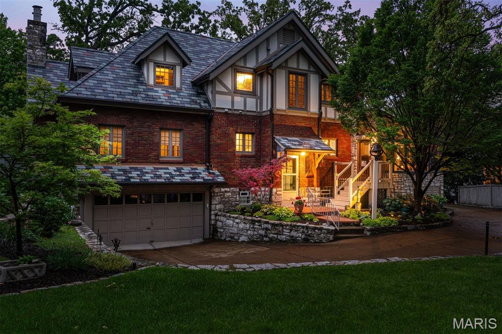 624 Locksley Place