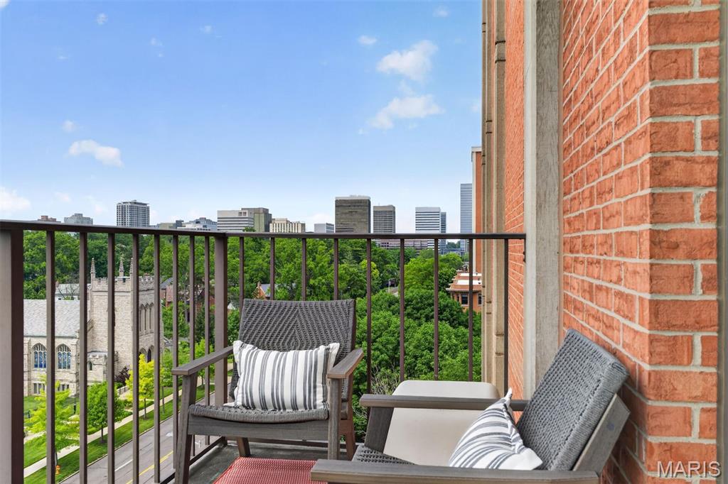 816 S Hanley Road Unit: 6A