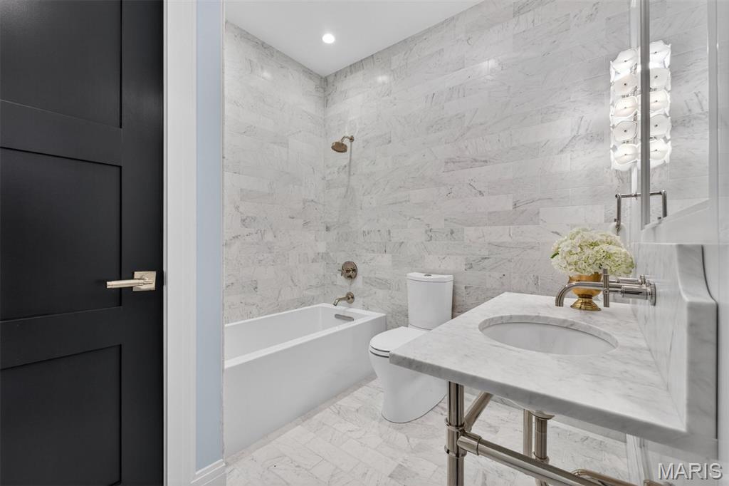 816 S Hanley Road Unit: 6A