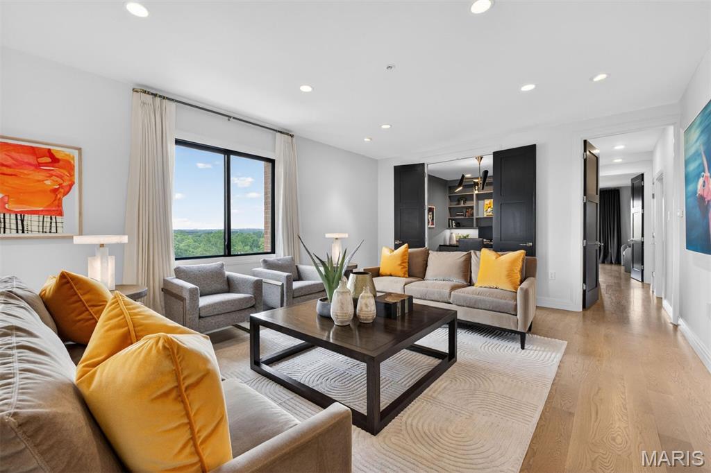 816 S Hanley Road Unit: 6A