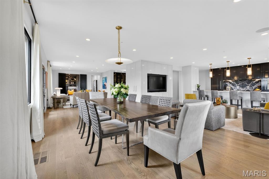 816 S Hanley Road Unit: 6A