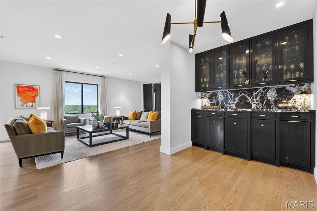 816 S Hanley Road Unit: 6A