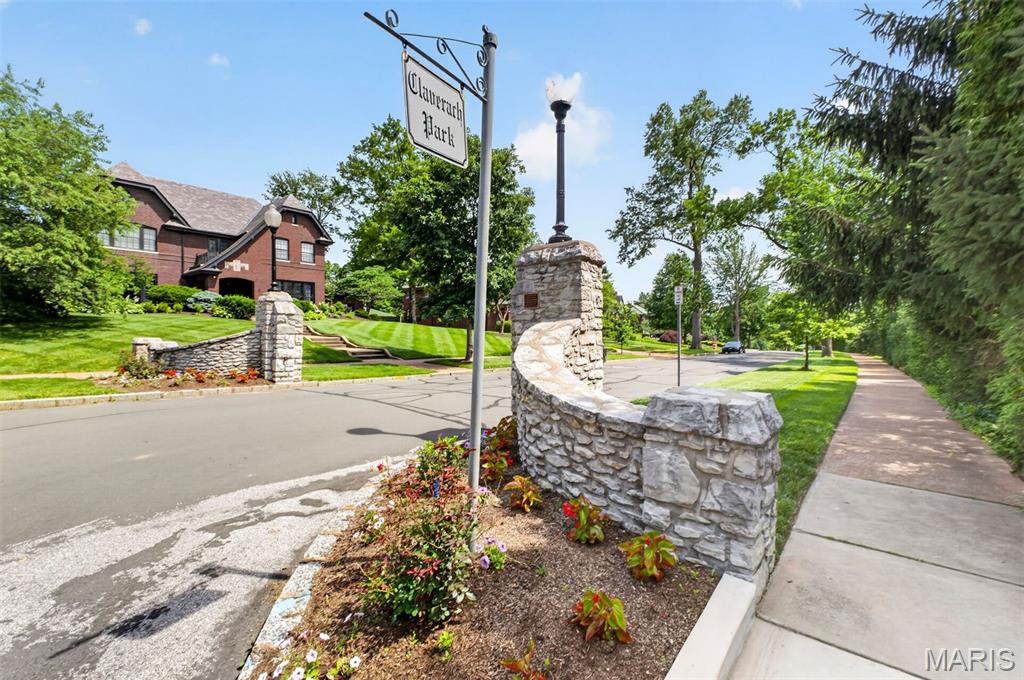 6 Ridgemoor Drive