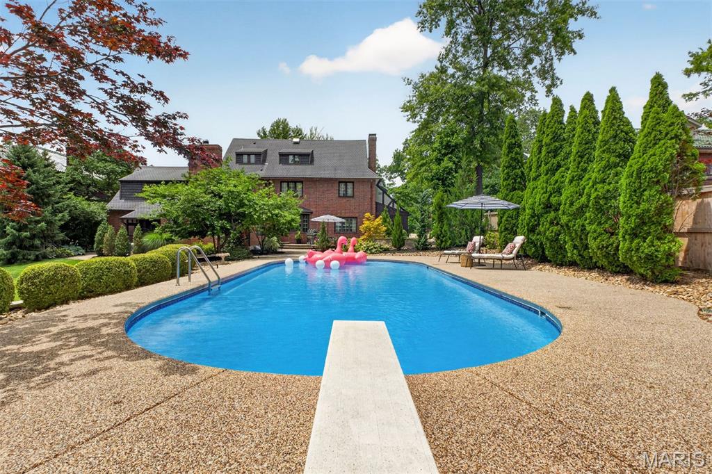 6 Ridgemoor Drive