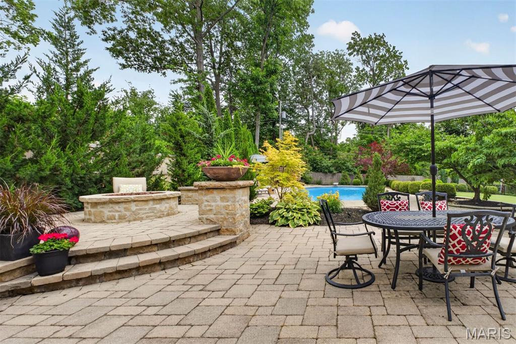 6 Ridgemoor Drive