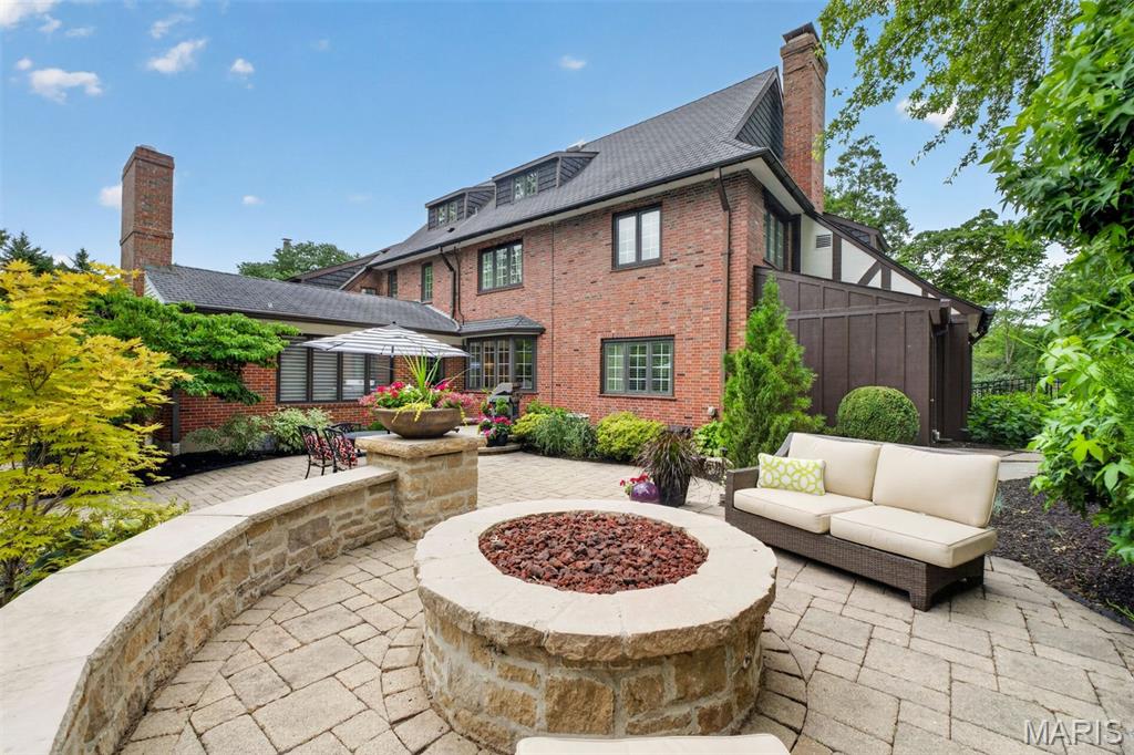 6 Ridgemoor Drive