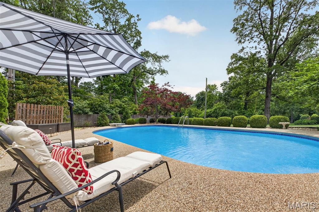 6 Ridgemoor Drive