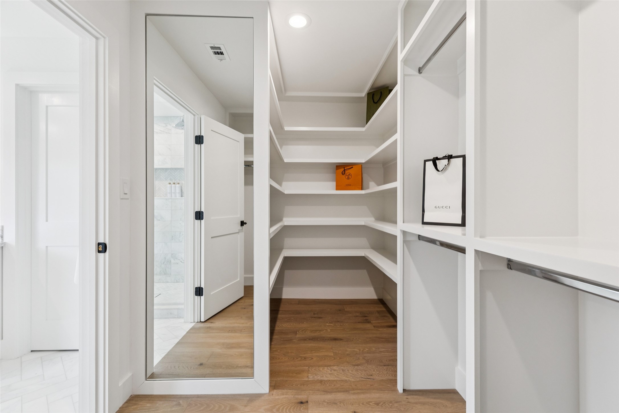 4042 Mendenhall Drive