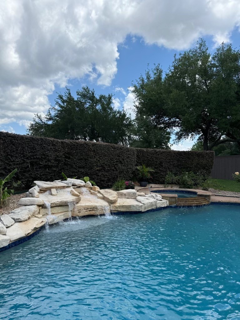 608 Logans Lane