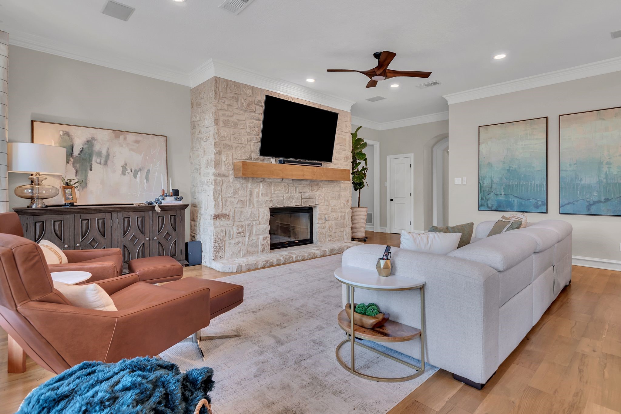 608 Logans Lane
