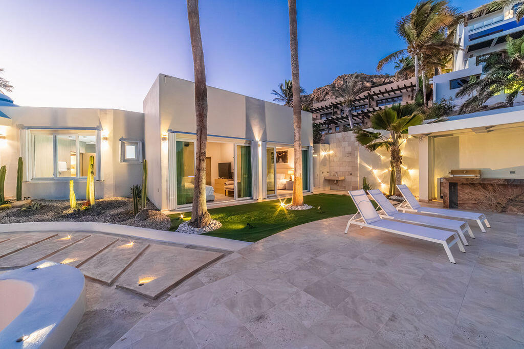 Cliff-Front Casa Nautilus