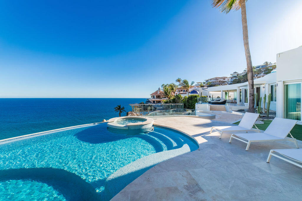 Cliff-Front Casa Nautilus