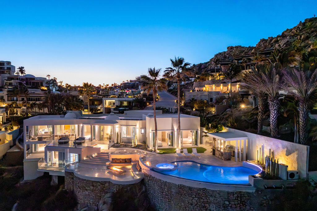 Cliff-Front Casa Nautilus