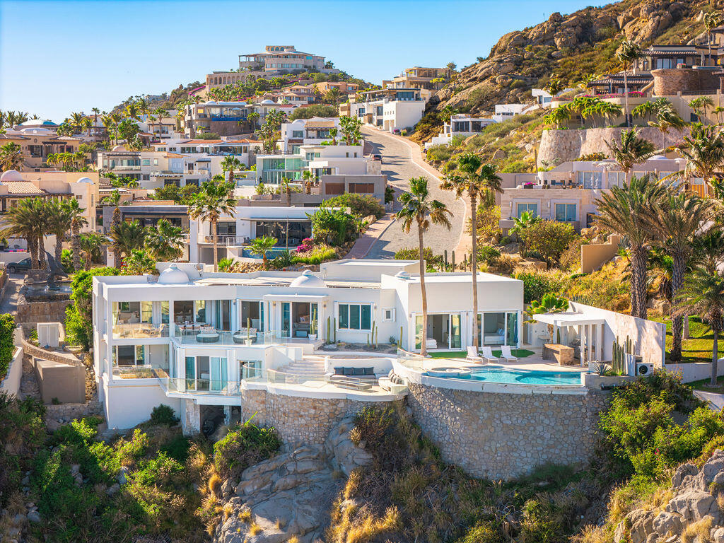 Cliff-Front Casa Nautilus