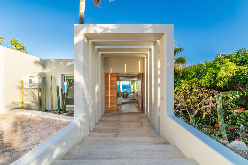 Cliff-Front Casa Nautilus