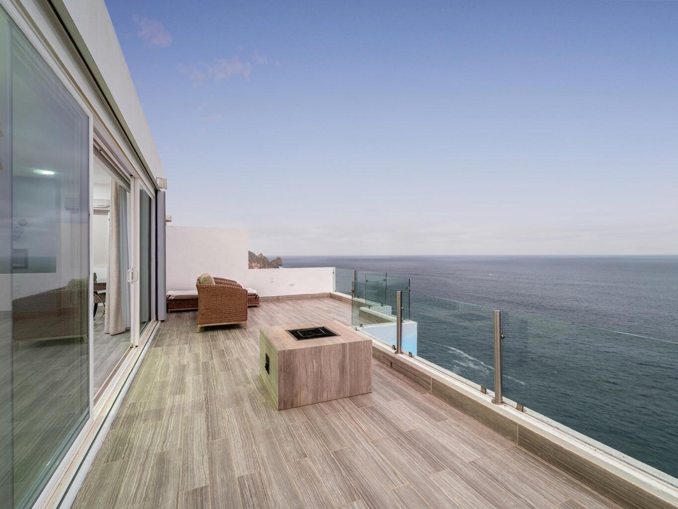 Manzana 26 Callejon de Los Nin, Villa Lands End