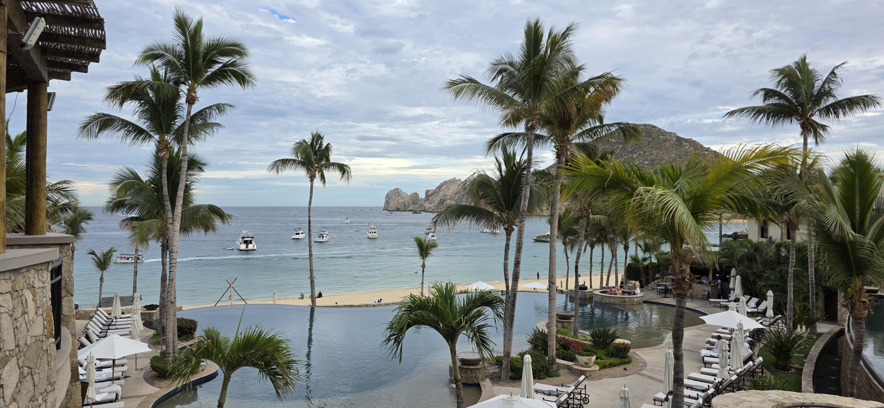 Hacienda Beach Club Residence