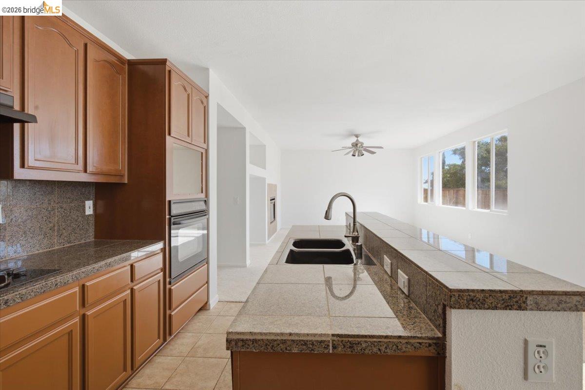 3915 Hummingbird Drive