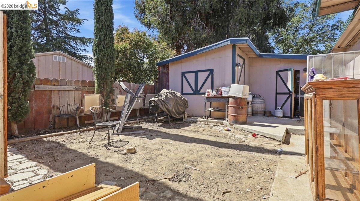 1118 Dainty Avenue