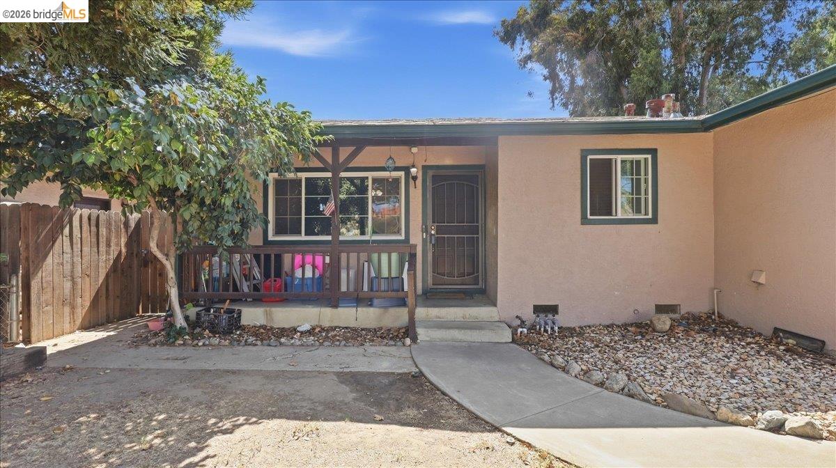 1118 Dainty Avenue