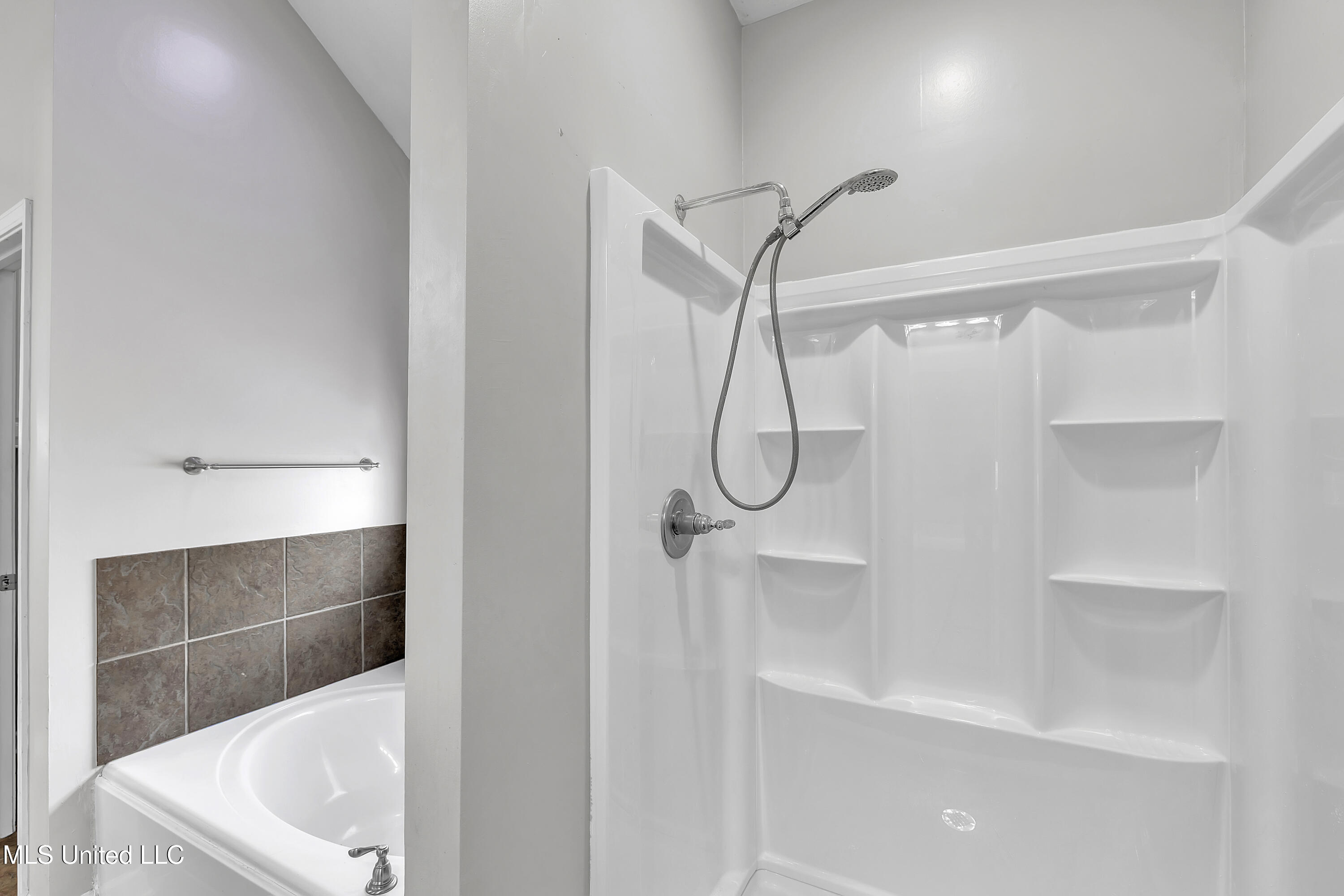 405 Overland Cove, Brandon