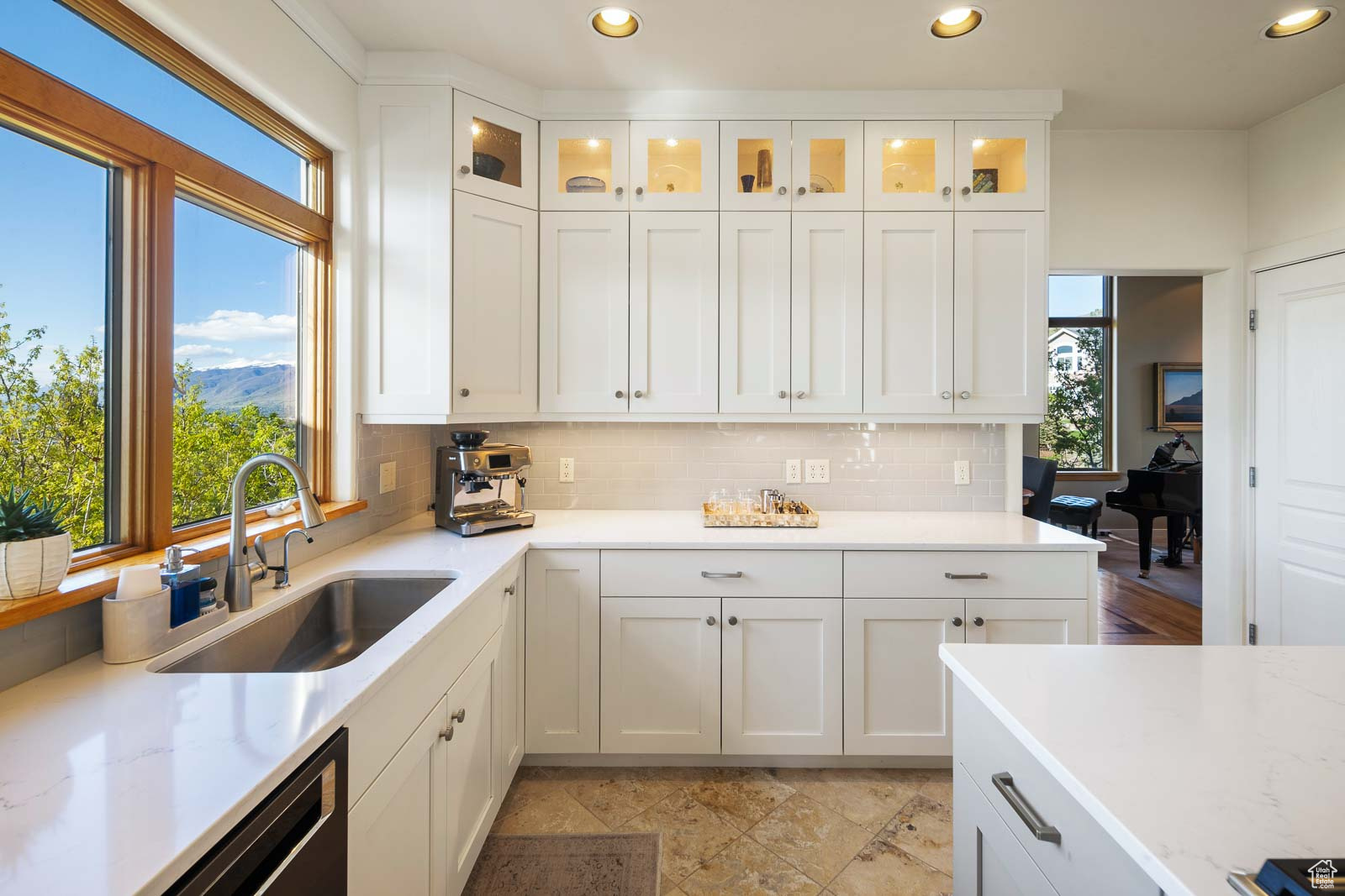 39 SCENIC HILLS CIR