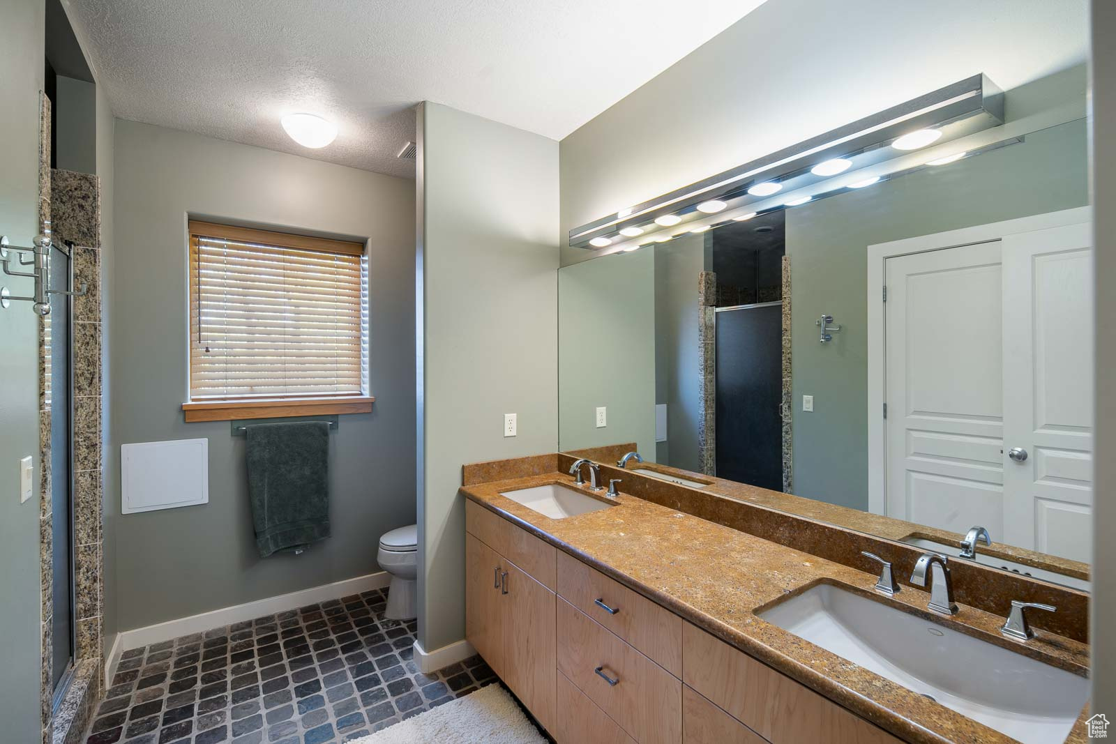 39 SCENIC HILLS CIR