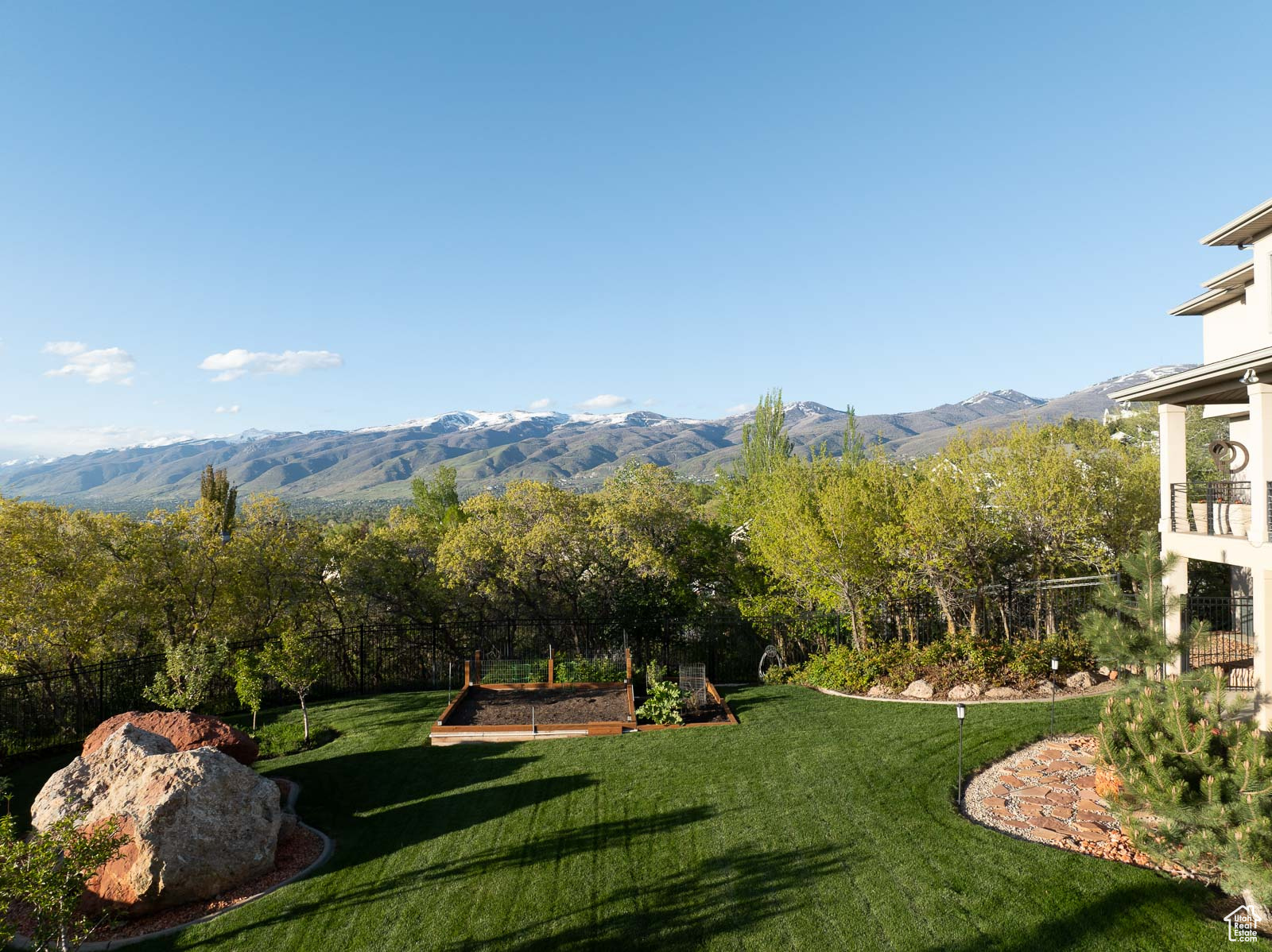 39 SCENIC HILLS CIR