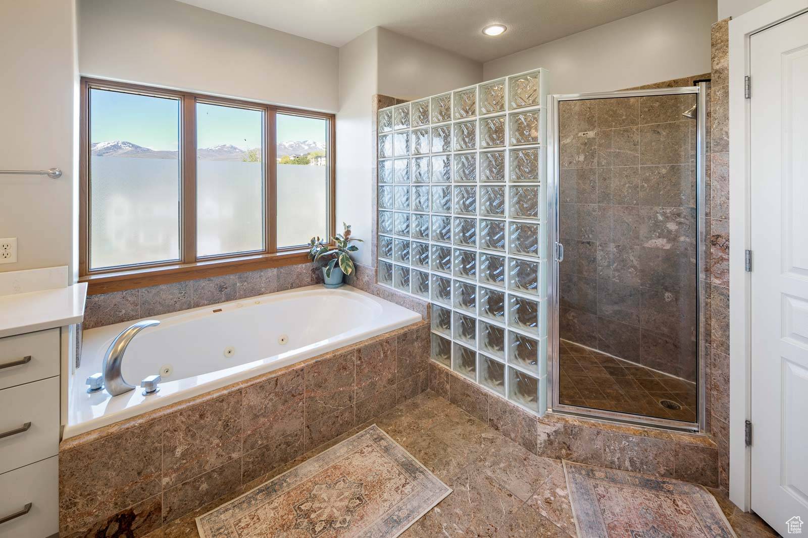 39 SCENIC HILLS CIR