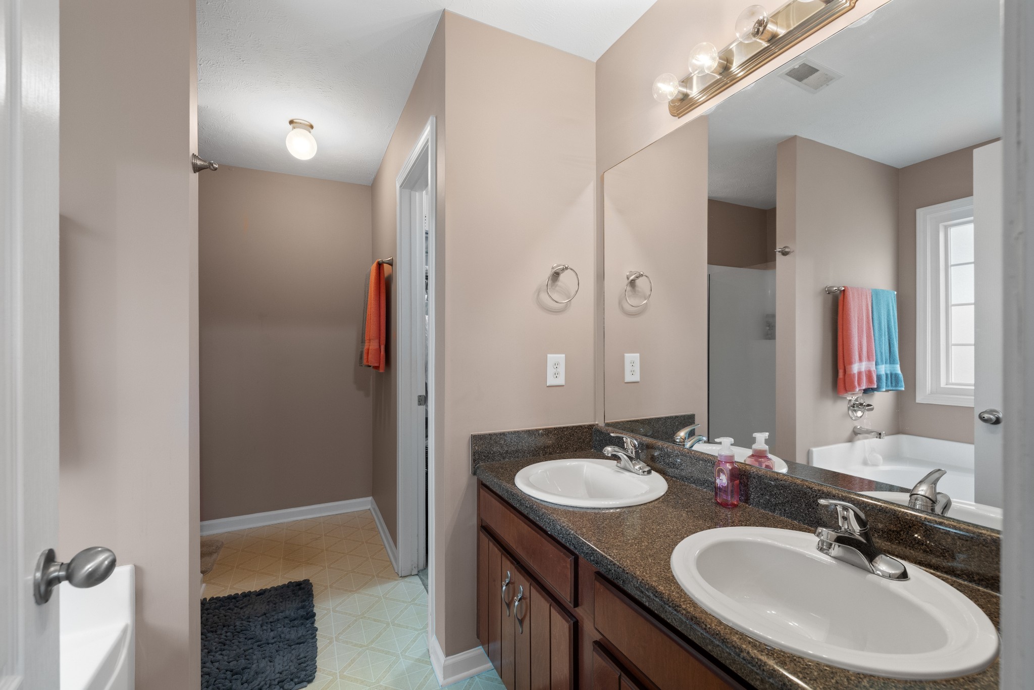 603 Rock Glen Trce