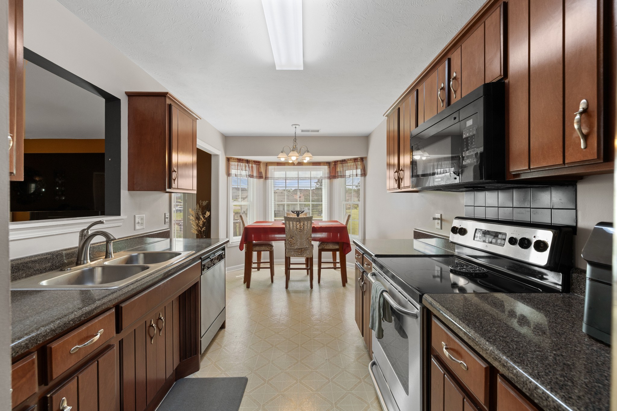 603 Rock Glen Trce