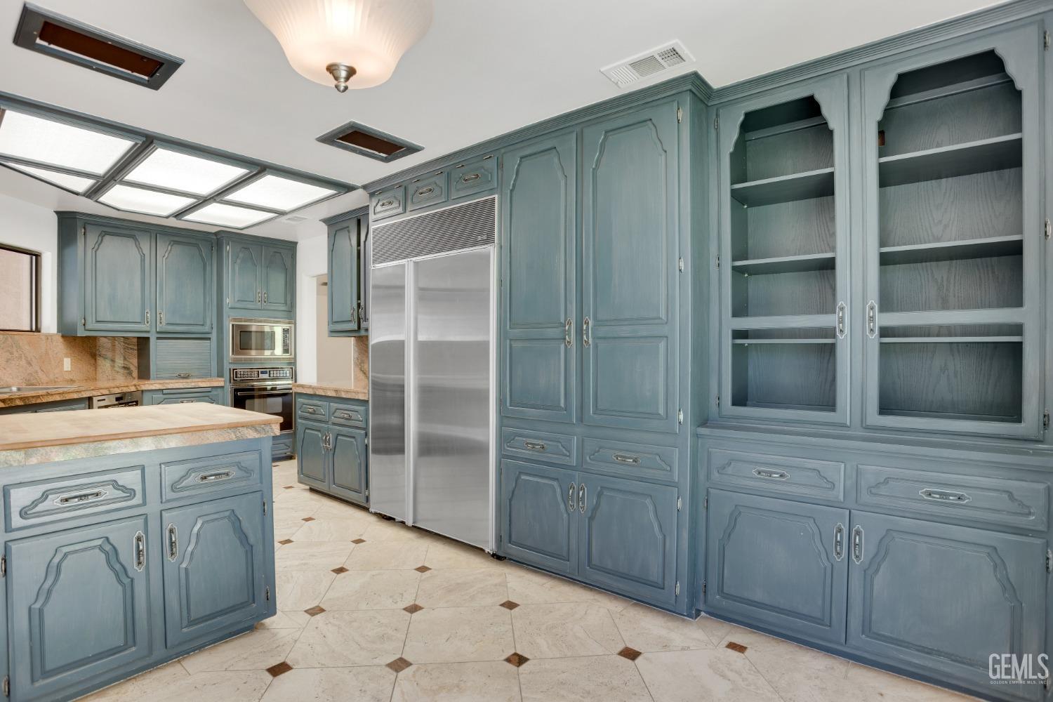 2323 Easthills Drive Unit: 39