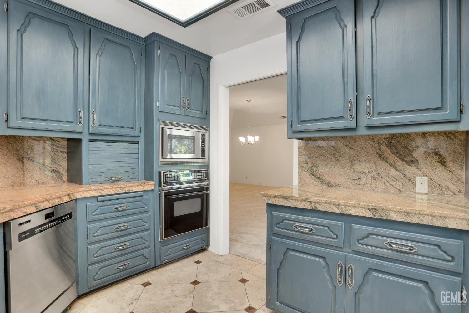 2323 Easthills Drive Unit: 39