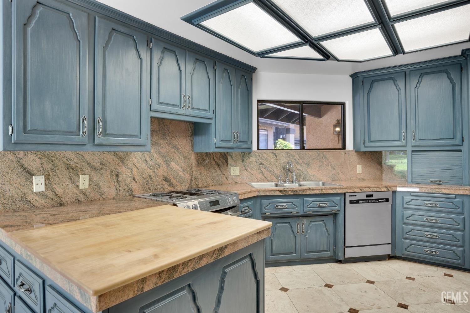 2323 Easthills Drive Unit: 39